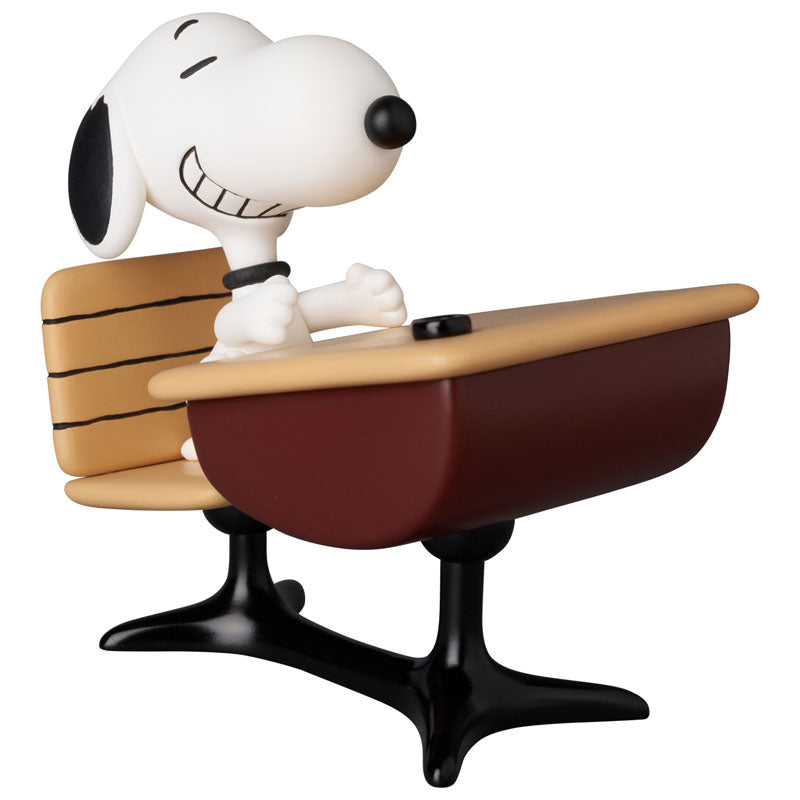 UDF PEANUTS SERIES 18 Snoopy with desk
