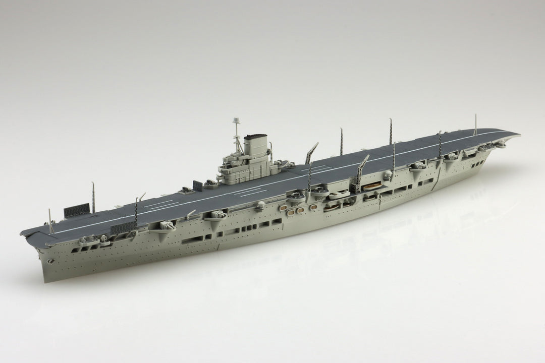 1/700 ウォーターライン 英国海軍 航空母艦 アークロイヤル
