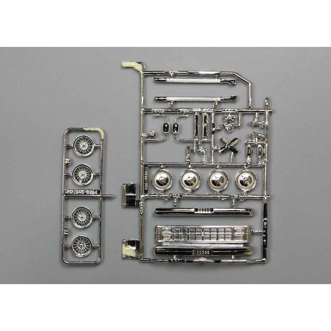 MPC(エムピーシー) 1982 ダッジ バン カスタム "タートルワックス" 1/25スケール 未塗装組立キット