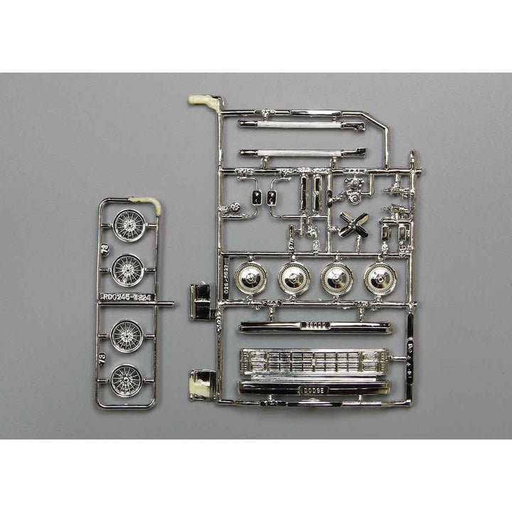 MPC(エムピーシー) 1982 ダッジ バン カスタム "タートルワックス" 1/25スケール 未塗装組立キット