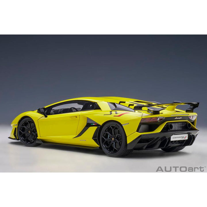 1/18 ランボルギーニ アヴェンタドール SVJ (パール・イエロー)