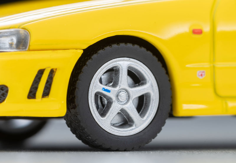 1/64 トミカリミテッドヴィンテージ NEO LV-N365a 日産 スカイライン 2ドア スポーツクーペ 25GT TURBO オプションパーツ付(黄) 98年式