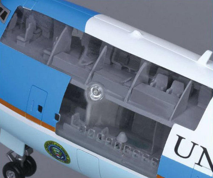 1/144 アメリカ大統領専用機 エアフォース・ワン 747-400 塗装済み半完成モデル
