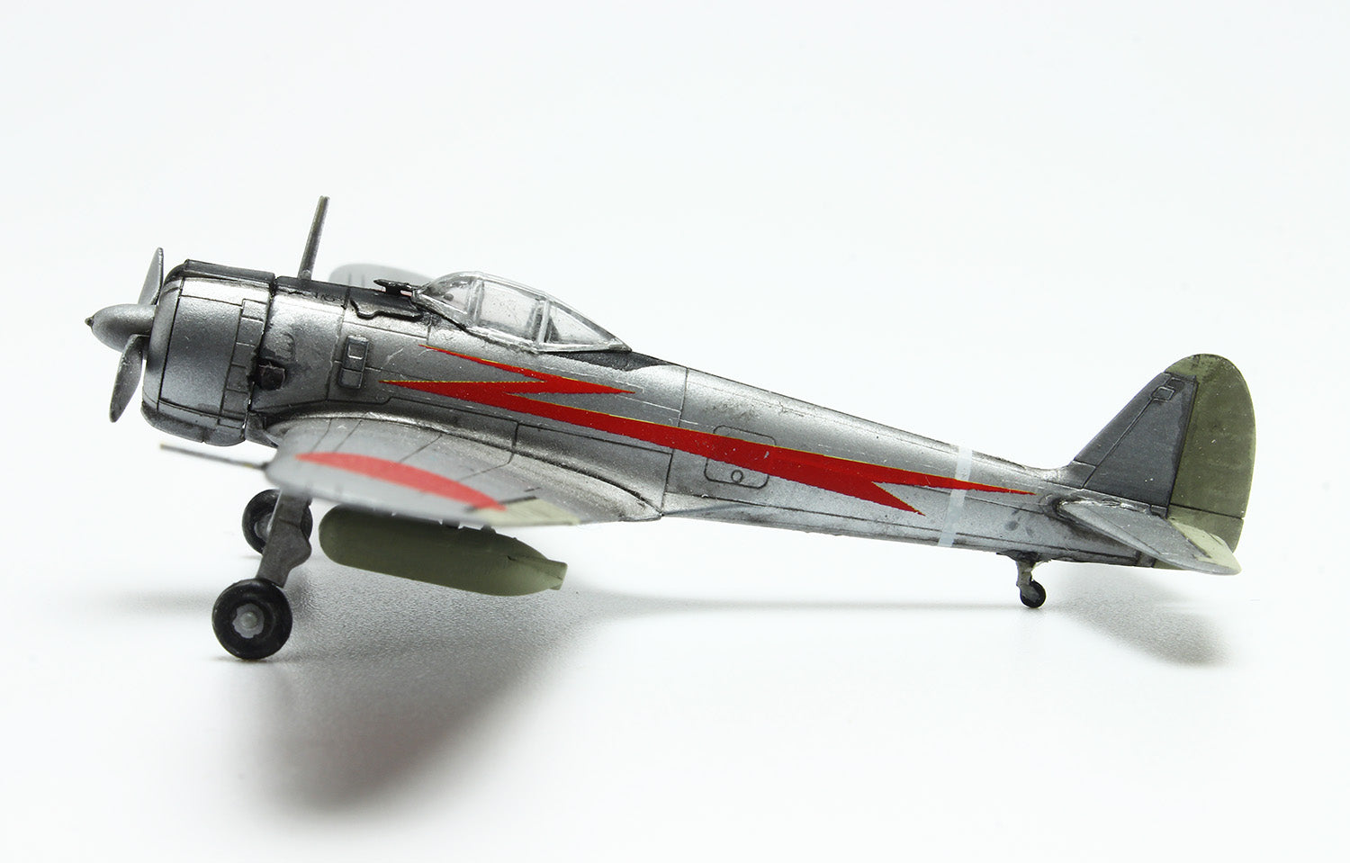希少絶版新品　Marushin/マルシン1/48 日本陸軍一式戦闘機　隼 Amazon | マルシン工業 一式戦闘機 隼特別塗装 | プラモデル 通販