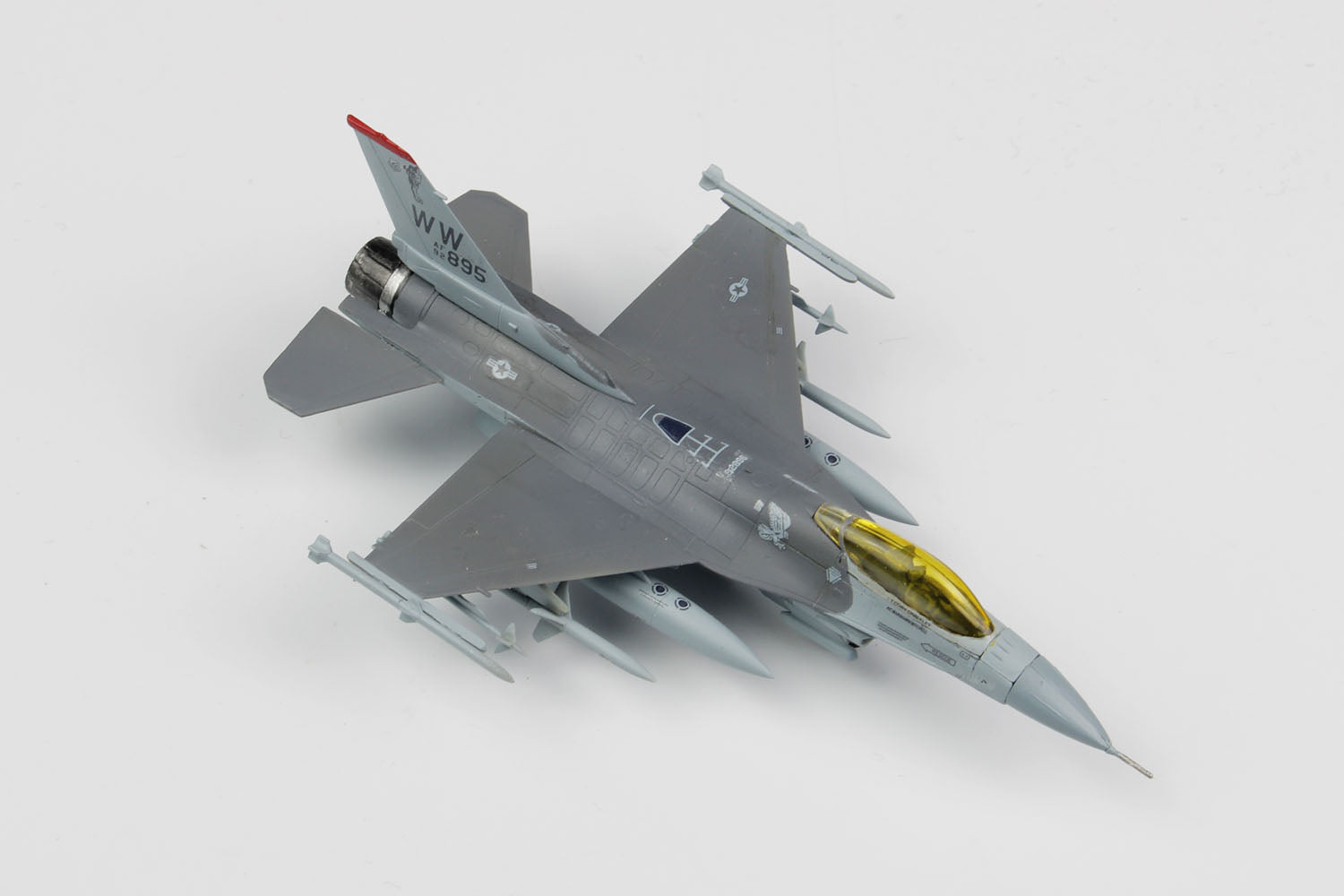 1/144 アメリカ空軍戦闘機 F-16Cファイティングファルコン 三沢