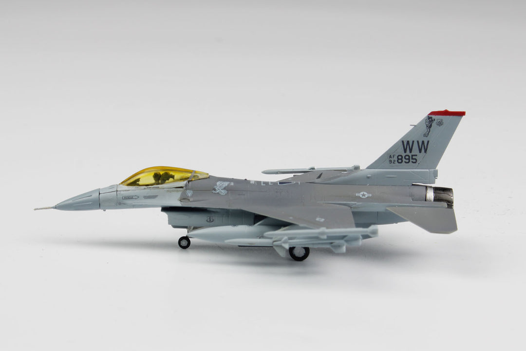 1/144 アメリカ空軍戦闘機 F-16Cファイティングファルコン 三沢基地 第35戦闘航空団 (2機セット)【再生産】
