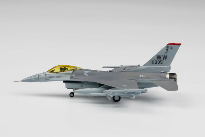 1/144 アメリカ空軍戦闘機 F-16Cファイティングファルコン 三沢基地 第35戦闘航空団 (2機セット)【再生産】