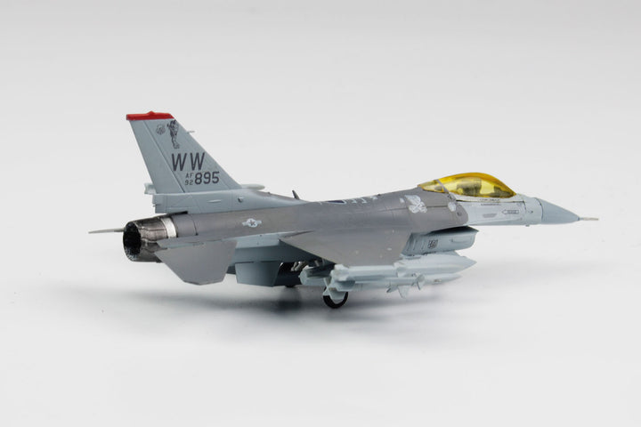 1/144 アメリカ空軍戦闘機 F-16Cファイティングファルコン 三沢基地 第35戦闘航空団 (2機セット)【再生産】