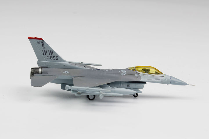 1/144 アメリカ空軍戦闘機 F-16Cファイティングファルコン 三沢基地 第35戦闘航空団 (2機セット)【再生産】