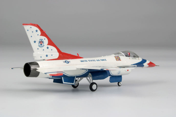 1/144 アメリカ空軍 F-16C ファイティングファルコン サンダーバーズ【再生産】