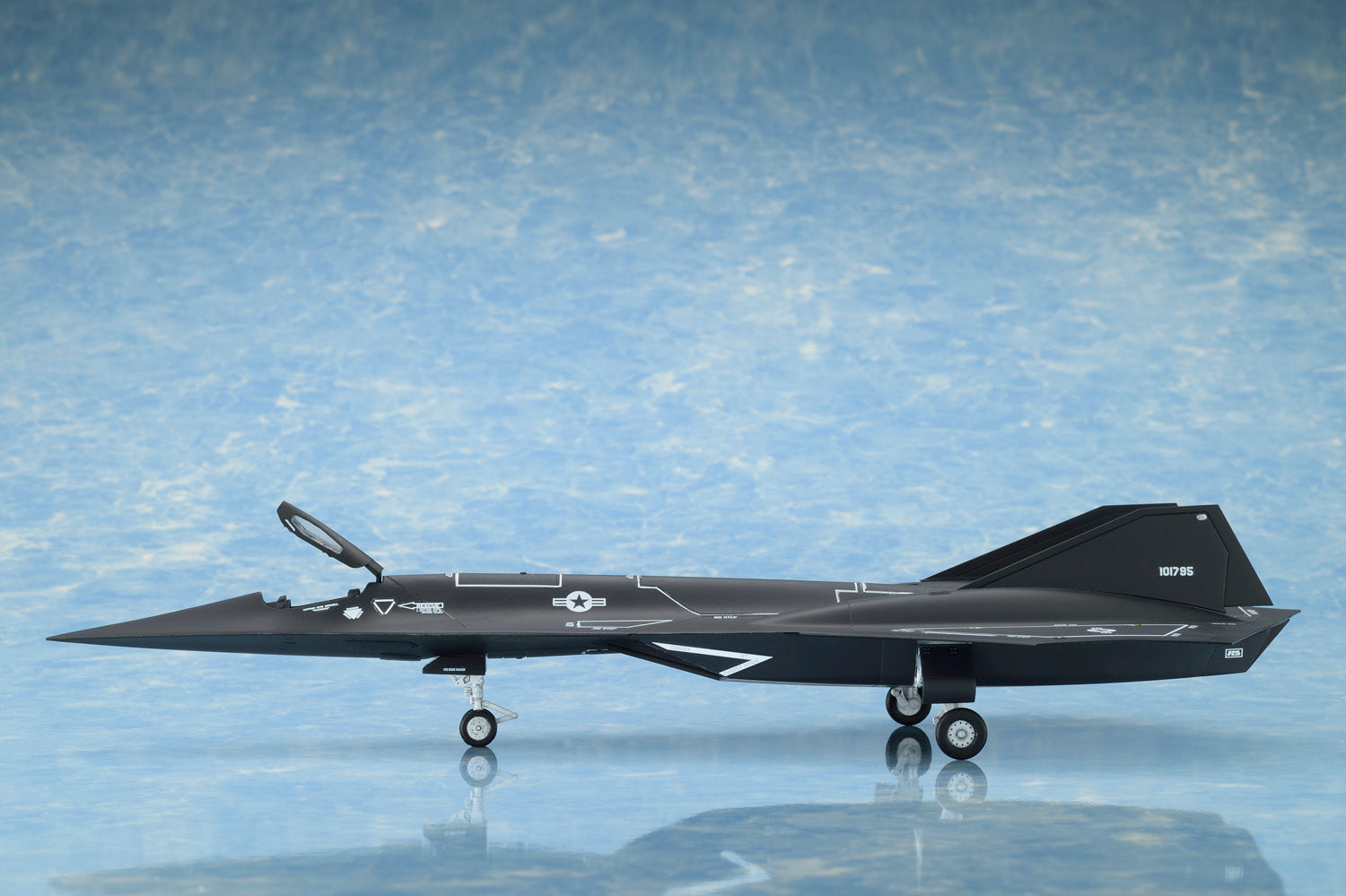 カプチー ベルファイン 1/100 SR-72 ダークスター トップガンマーヴェリック』 1/100スケール ダークスター