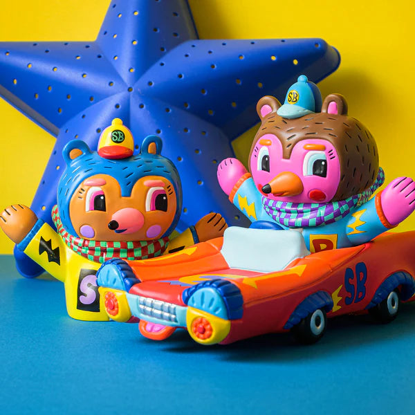 SUNDAY BEAR PINK CAR / Rob Kidney