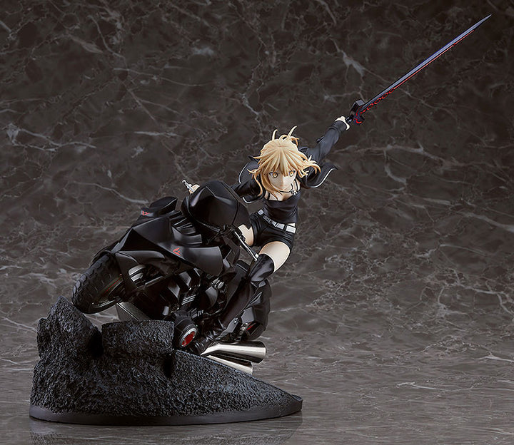 セイバー/アルトリア・ペンドラゴン〔オルタ〕＆キュイラッシェ・ノワール 1/8スケール
