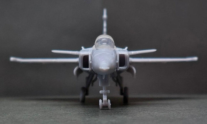 1/144 JAS39 グリペン プラスチックモデルキット（リニューアル版）