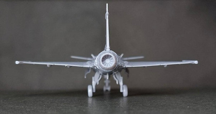1/144 JAS39 グリペン プラスチックモデルキット（リニューアル版）