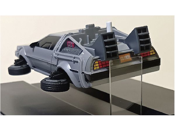 フローティングモデル バックトゥザフューチャー2 タイムマシン