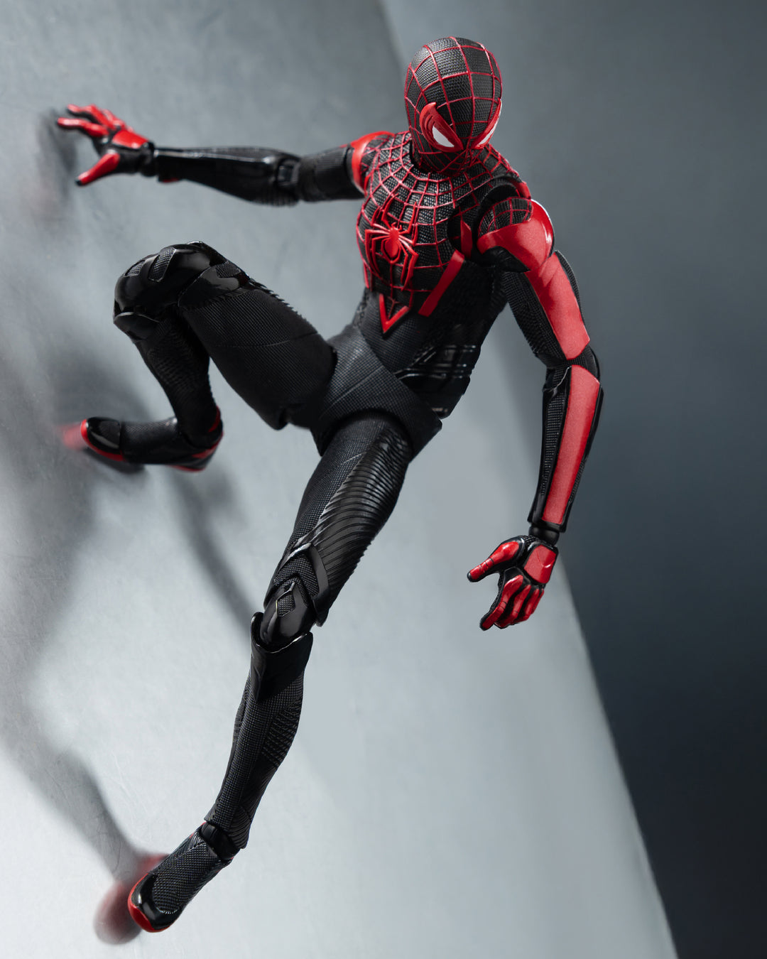 DLX スパイダーマン アップグレードスーツ（マイルズ・モラレス） 1/12スケール