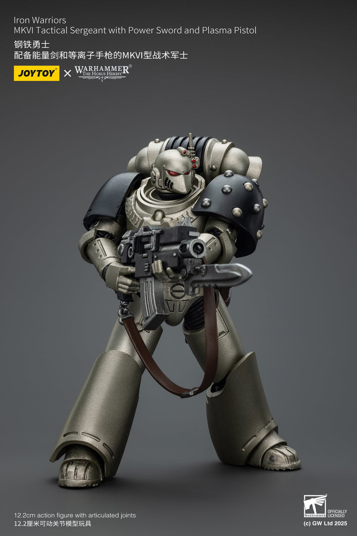 アイアン・ウォリアーズ MKVI タクティカル・サージャント（パワーソード＆プラズマ・ピストル装備） 1/18スケール