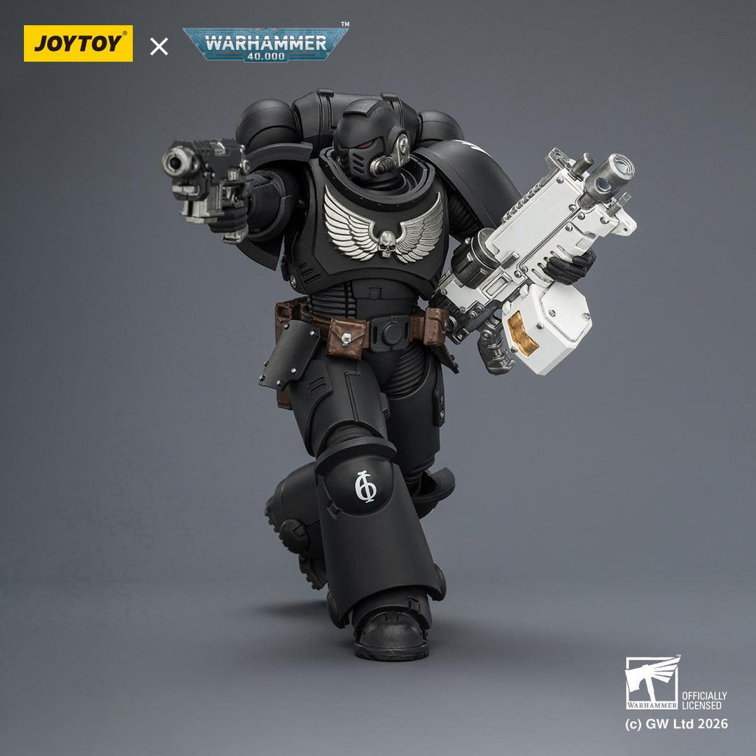 アイアンハンド インターセッサー（ボルトライフル・ボルターピストル・チェーンソード装備） 1/18スケール
