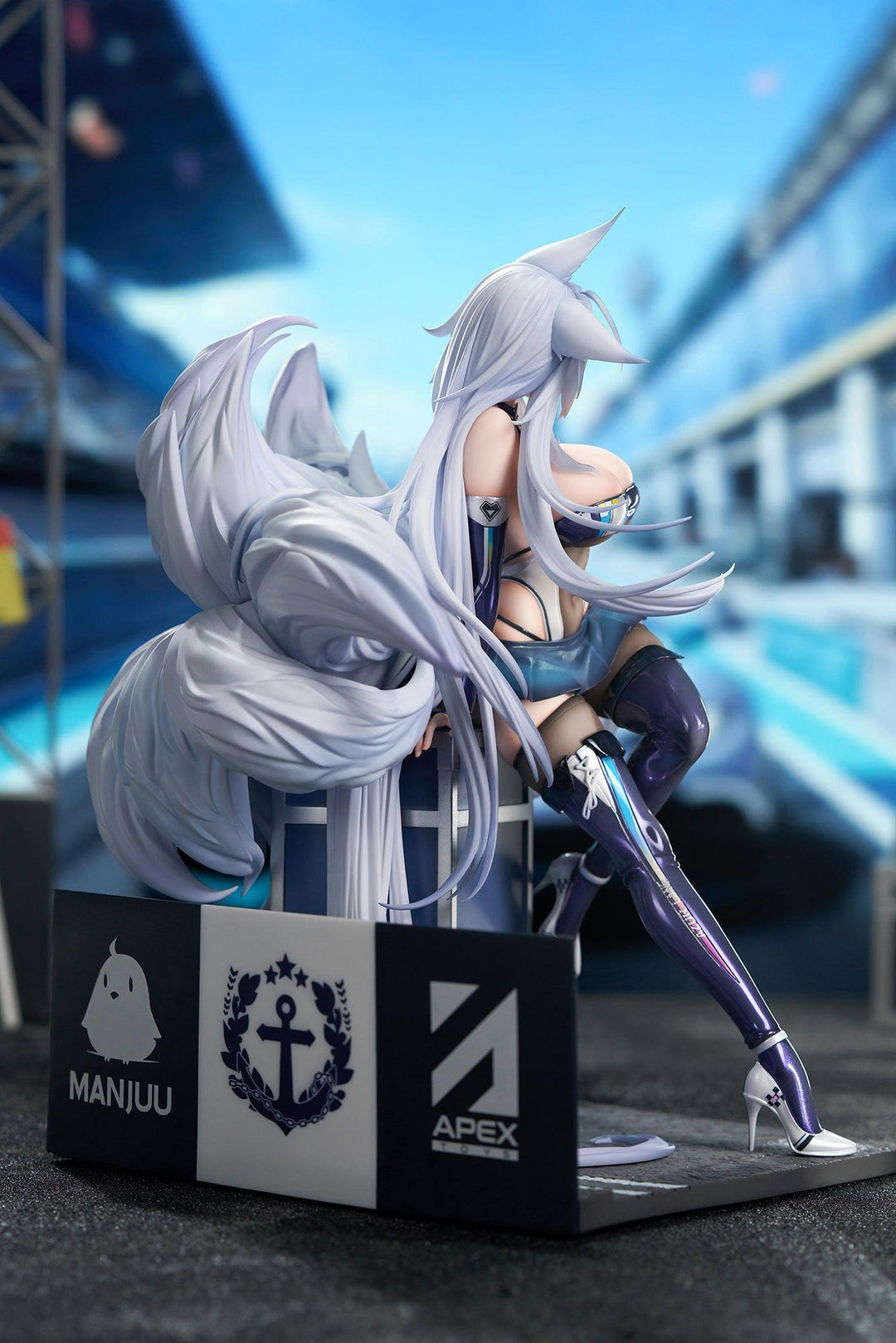 信濃 寝待の銀輿Ver.  LEDアクリル展示ケース付きスペシャル版 1/7スケール