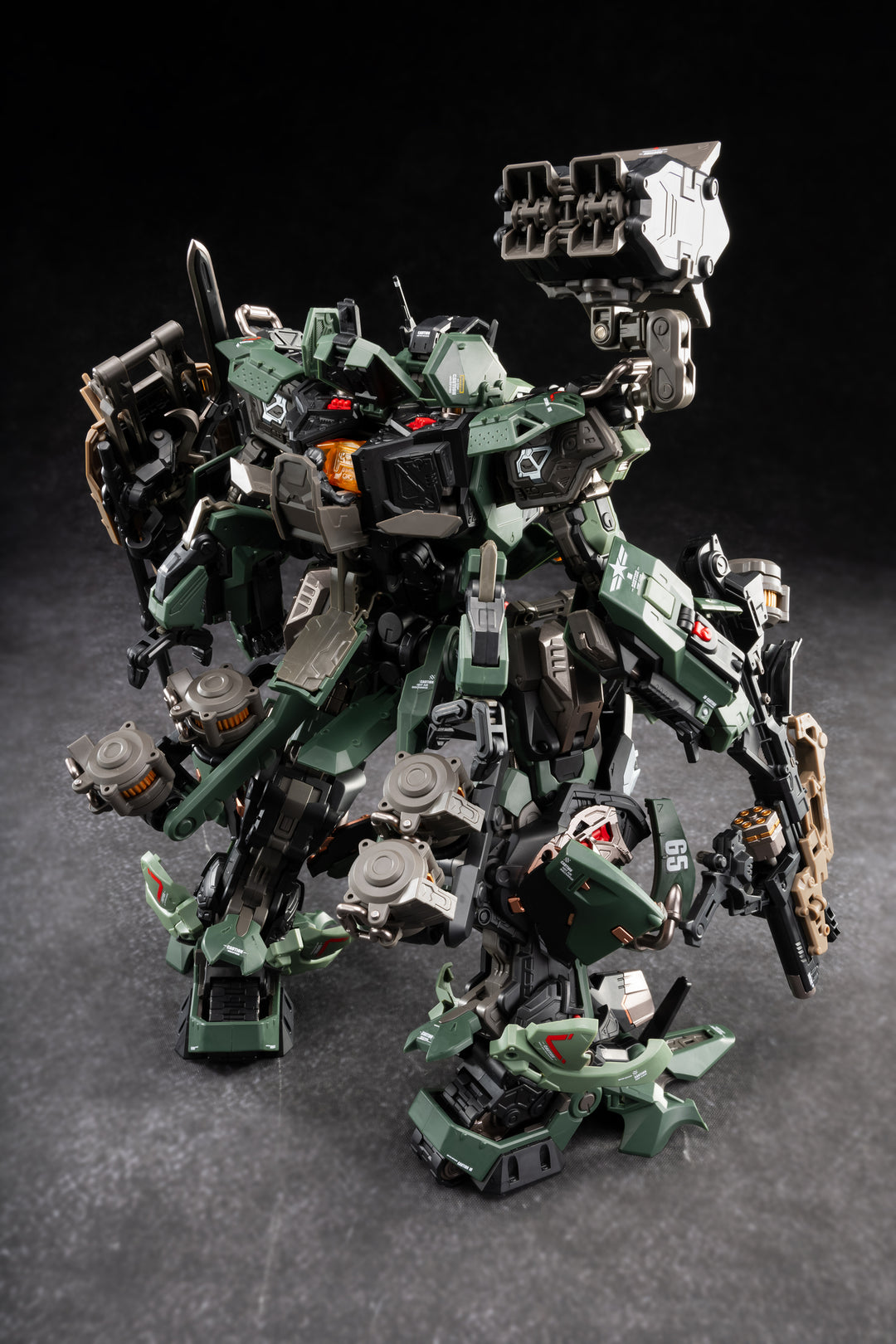 MNP-CR02A 忠勇級 高可動プラモデル  六五式・戟虎II型・突撃型