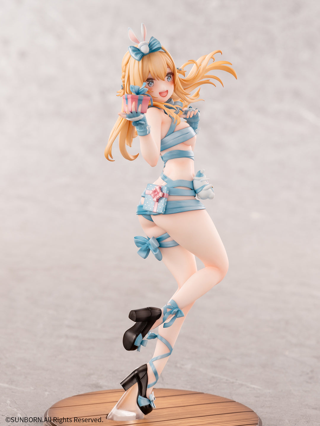 スオミ 雪兎の贈り物ver. 完成品フィギュア 1/6スケール