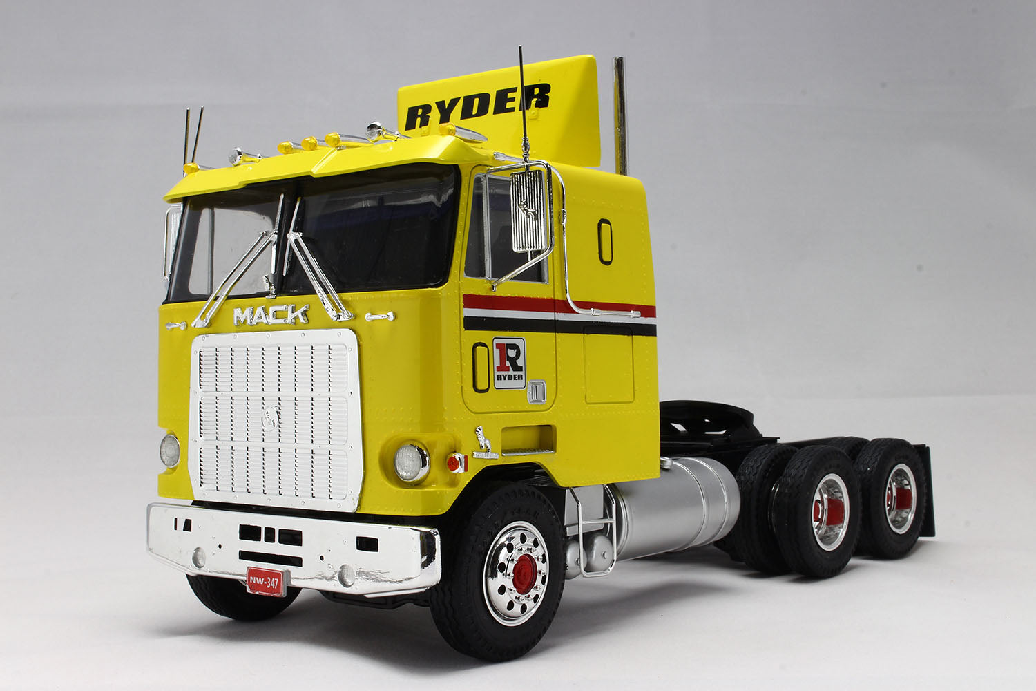 AMT 1/25 マック クルーズライナー セミトレーラー n5ksbvb Amazon.co.jp: AMT 1/25 マック クルーズライナー セミ