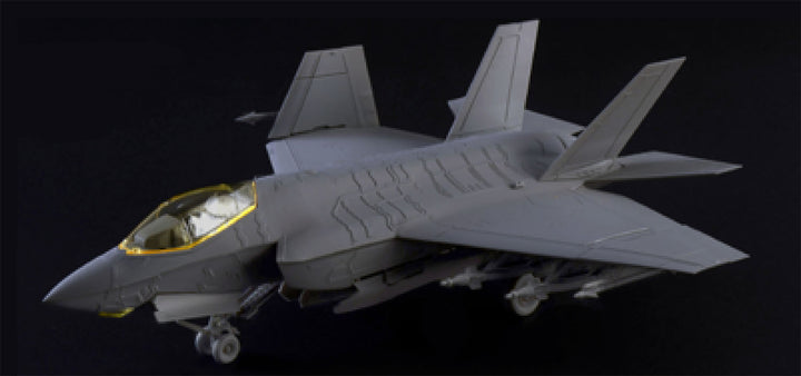 【再販】1/72 アメリカ海軍 F-35C ライトニングII （日本語対訳補足説明書付属）