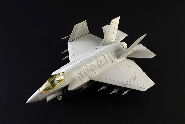 【再販】1/72 アメリカ海軍 F-35C ライトニングII （日本語対訳補足説明書付属）