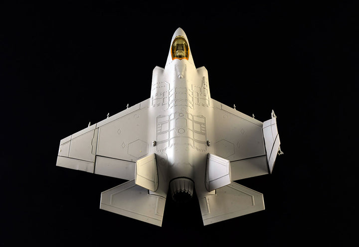 【再販】1/72 アメリカ海軍 F-35C ライトニングII （日本語対訳補足説明書付属）