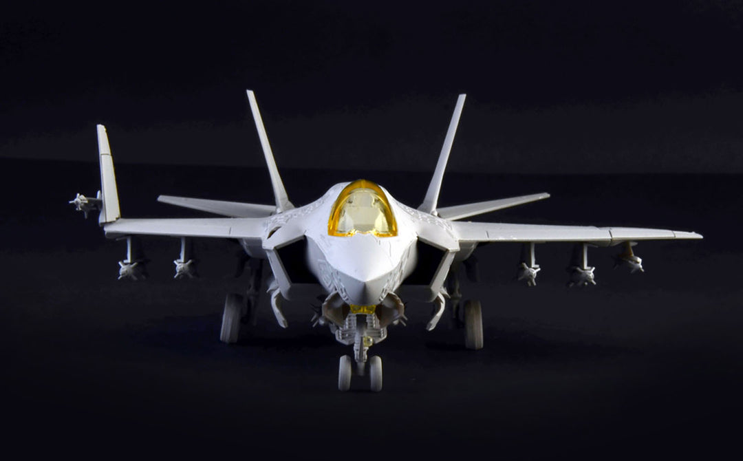 【再販】1/72 アメリカ海軍 F-35C ライトニングII （日本語対訳補足説明書付属）