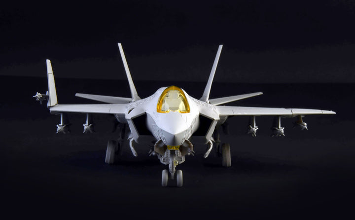 【再販】1/72 アメリカ海軍 F-35C ライトニングII （日本語対訳補足説明書付属）