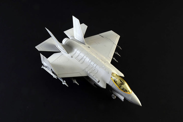 【再販】1/72 アメリカ海軍 F-35C ライトニングII （日本語対訳補足説明書付属）