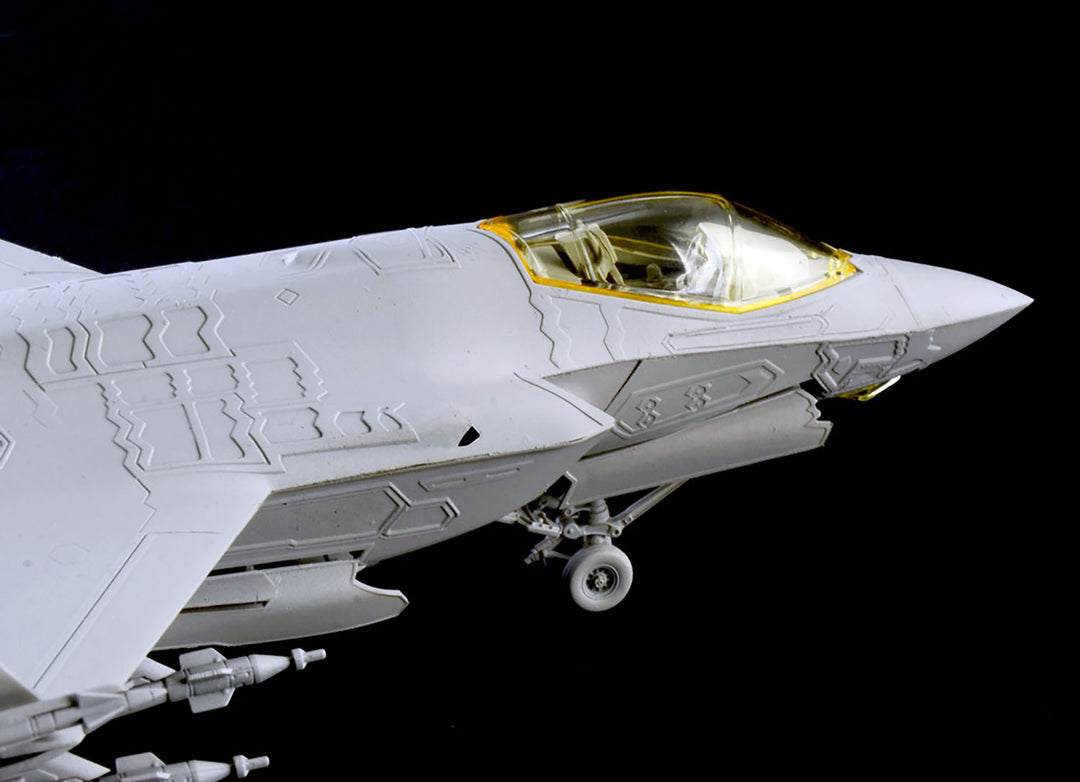【再販】1/72 アメリカ海軍 F-35C ライトニングII （日本語対訳補足説明書付属）