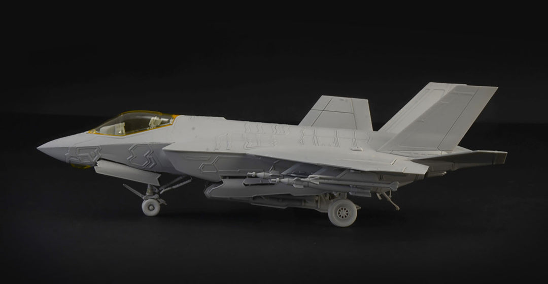 【再販】1/72 アメリカ海軍 F-35C ライトニングII （日本語対訳補足説明書付属）