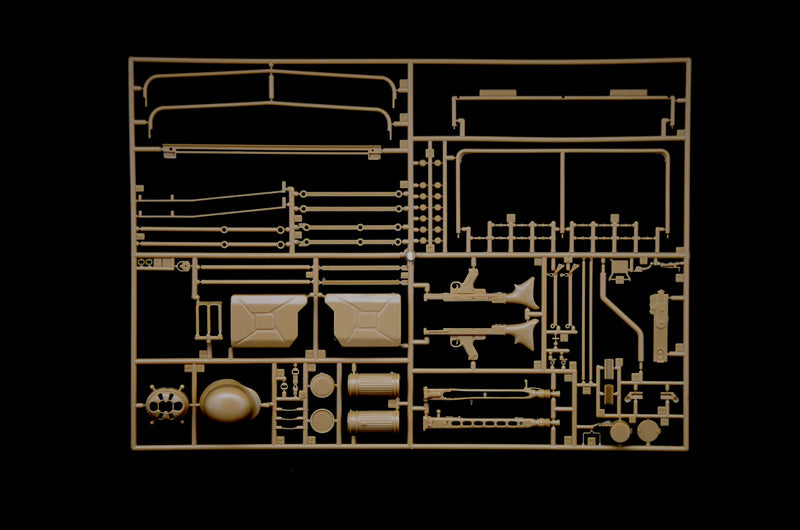 【再販】1/9 WW.II ドイツ軍 キューベルワーゲン Type82