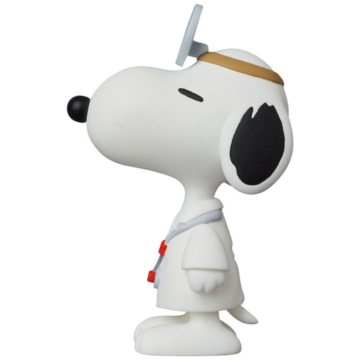 UDF PEANUTS SERIES 15 DOCTOR SNOOPY