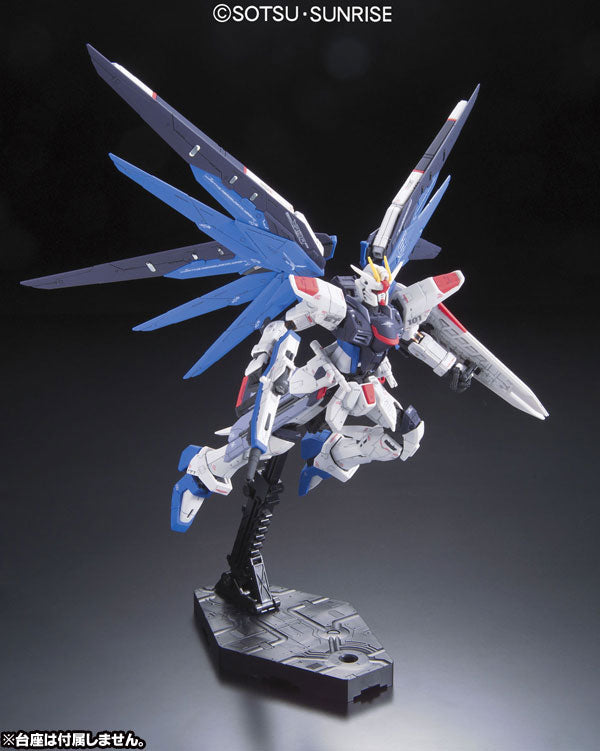 RG フリーダムガンダム 1/144スケール