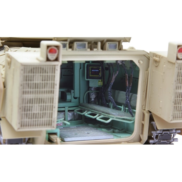 1/35 SS-004 アメリカM2A3ブラッドレーBUSK III 歩兵戦闘車