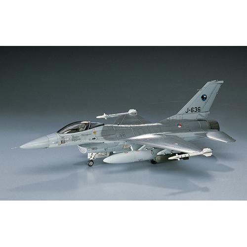 1/72 F-16A プラス ファイティング ファルコン