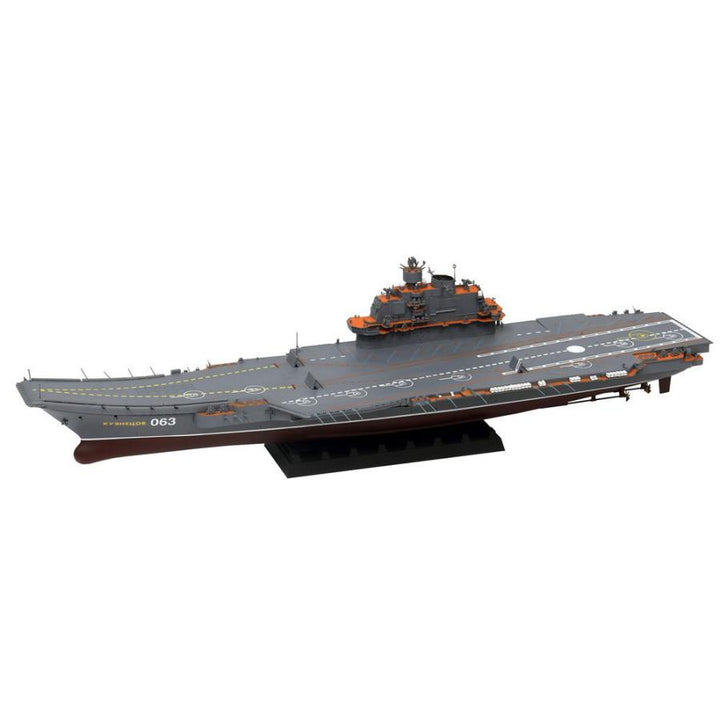 1/700 ロシア海軍 航空母艦 アドミラル･クズネツォフ