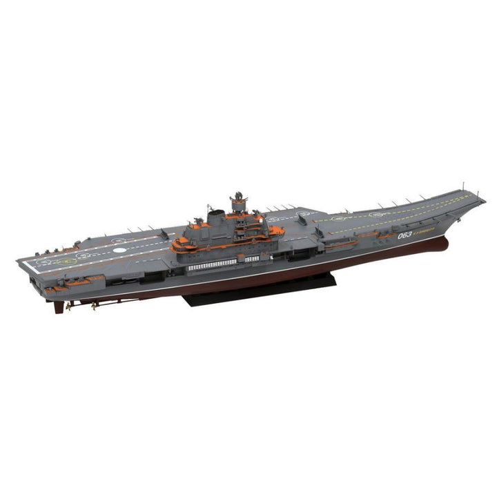 1/700 ロシア海軍 航空母艦 アドミラル･クズネツォフ