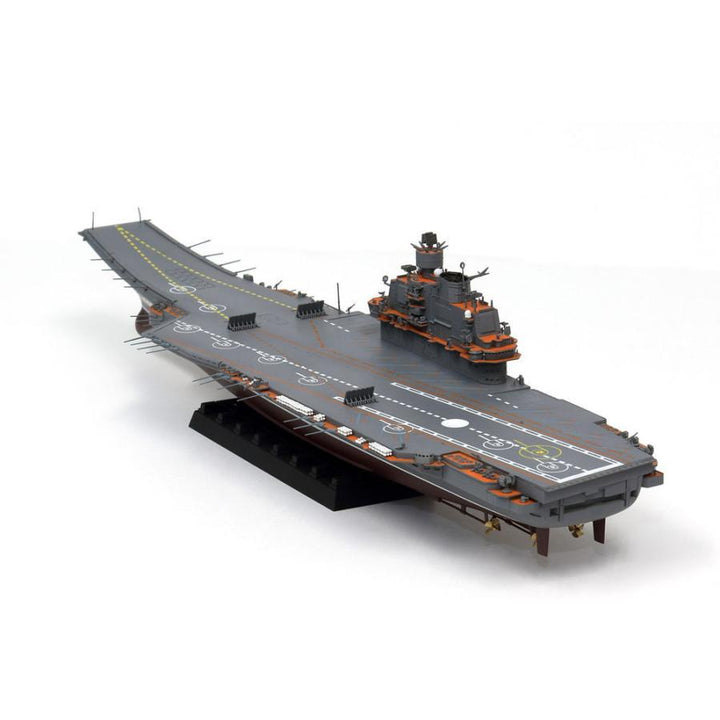 1/700 ロシア海軍 航空母艦 アドミラル･クズネツォフ